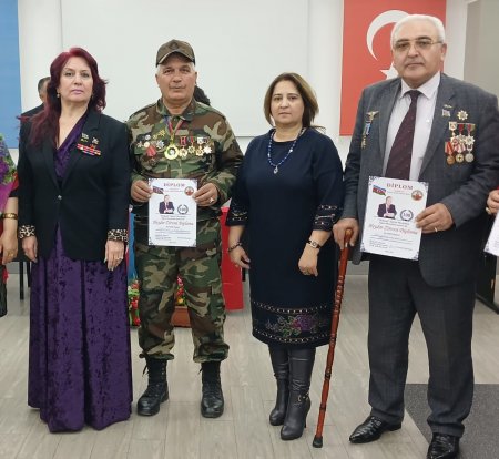 ÖMÜR KƏRPİCLƏRİNİN RƏNGLƏRİ…- FOTOLAR