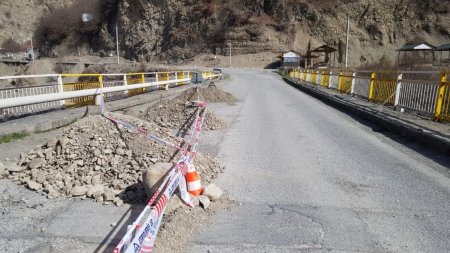İsmayıllıda yol çöküb, gediş-gəliş çətinləşib İsmayıllıda yol çöküb, gediş-gəliş çətinləşib