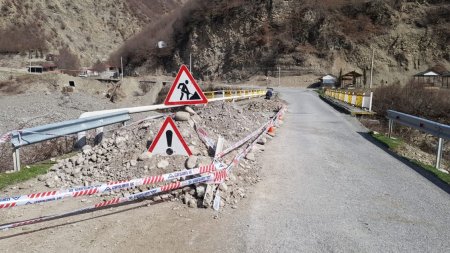 İsmayıllıda yol çöküb, gediş-gəliş çətinləşib İsmayıllıda yol çöküb, gediş-gəliş çətinləşib