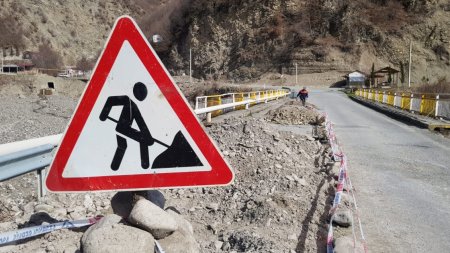 İsmayıllıda yol çöküb, gediş-gəliş çətinləşib İsmayıllıda yol çöküb, gediş-gəliş çətinləşib