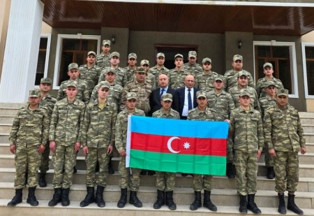 Hərbi qulluqçuların vətənpərvərlik ruhunda tərbiyə olunması istiqamətində tədbirlər keçirilib