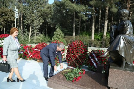 AMEA rəhbərliyi akademik Zərifə Əliyevanın xatirəsini yad edib - FOTO AMEA rəhbərliyi akademik Zərifə Əliyevanın xatirəsini yad edib - FOTO