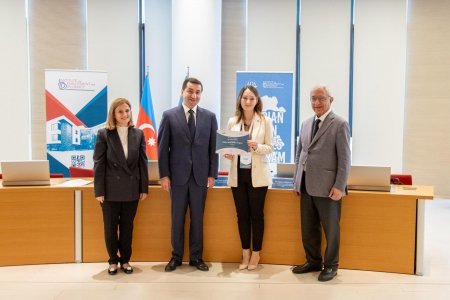 Hikmət Hacıyev: Azərbaycanın COP29-a ev sahibliyi etməsi diplomatik və siyasi cəsarətimizin təcəssümüdür Hikmət Hacıyev: Azərbaycanın COP29-a ev sahibliyi etməsi diplomatik və siyasi cəsarətimizin təcəssümüdür