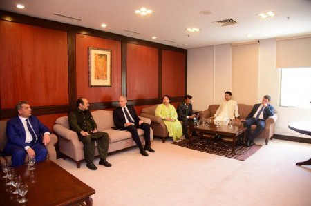 COP29-un prezidenti Pakistan baş nazirinin gənclər proqramının sədri ilə görüşüb