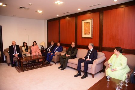 COP29-un prezidenti Pakistan baş nazirinin gənclər proqramının sədri ilə görüşüb