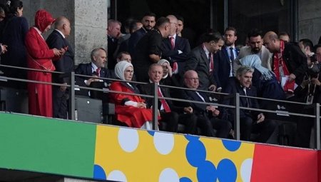 Ərdoğan matçı stadiondan izləyir - Foto