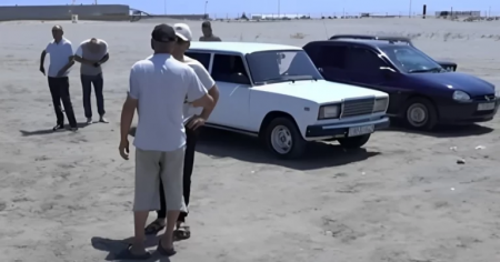 Bakıda dəniz kənarında müəmmalı olay: "Mercedes" gəldi, 3 nəfər yoxa çıxdı - FOTO