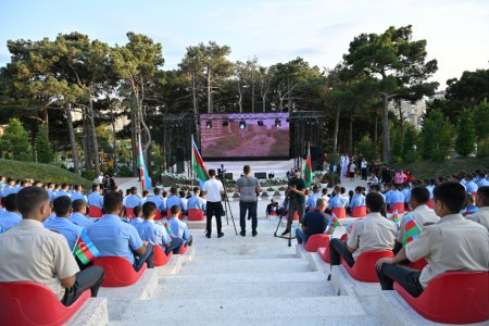 Xətai rayonunda Ulu Öndər Heydər Əliyevin hakimiyyətə gəlişinin 55-ci ildönümünə həsr olunmuş konsert keçirilib