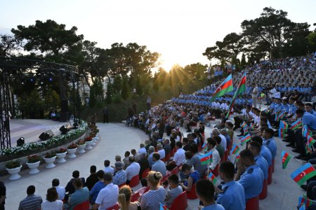 Xətai rayonunda Ulu Öndər Heydər Əliyevin hakimiyyətə gəlişinin 55-ci ildönümünə həsr olunmuş konsert keçirilib