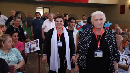 Tənzilə Rüstəmxanlı seçki məntəqələrində seçicilərlə birbaşa ünsiyyət qurub - FOTOLAR Tənzilə Rüstəmxanlı seçki məntəqələrində seçicilərlə birbaşa ünsiyyət qurub - FOTOLAR