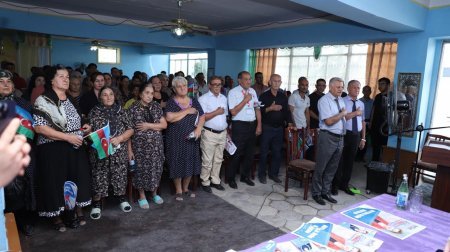 Tənzilə Rüstəmxanlı seçki məntəqələrində seçicilərlə birbaşa ünsiyyət qurub - FOTOLAR Tənzilə Rüstəmxanlı seçki məntəqələrində seçicilərlə birbaşa ünsiyyət qurub - FOTOLAR