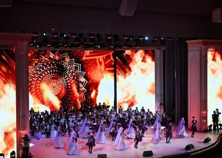 Prezidentlər ailələri ilə konsertdə iştirak etdi - Fotolar