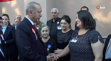 Türkiyə Prezidenti Qarabağ müharibəsi şəhidlərinin ailə üzvləri ilə görüşüb - FOTO