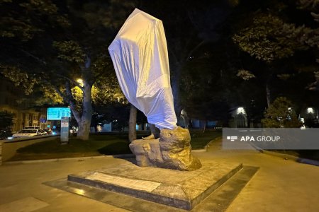 Bakıda Aşıq Ələsgərin heykəli ucaldılıb - FOTO