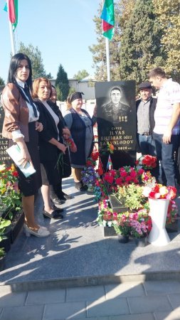 Etibar Hüseynova : .Əziz xatirələrini böyük hörmət və ehtramla anırıq - FOTOLAR