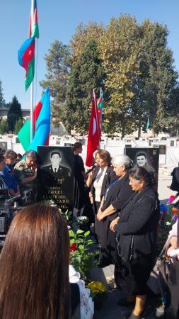 Etibar Hüseynova : .Əziz xatirələrini böyük hörmət və ehtramla anırıq - FOTOLAR