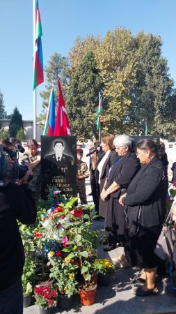 Etibar Hüseynova : .Əziz xatirələrini böyük hörmət və ehtramla anırıq - FOTOLAR