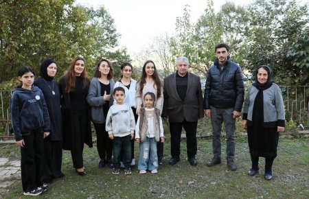 Leyla Əliyeva çoban Xanışın ailəsi ilə bir arada - FOTOLAR Leyla Əliyeva çoban Xanışın ailəsi ilə bir arada - FOTOLAR
