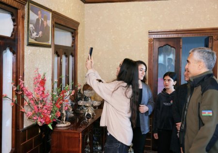 Leyla Əliyeva çoban Xanışın ailəsi ilə bir arada - FOTOLAR Leyla Əliyeva çoban Xanışın ailəsi ilə bir arada - FOTOLAR