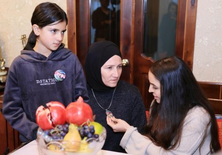 Leyla Əliyeva çoban Xanışın ailəsi ilə bir arada - FOTOLAR Leyla Əliyeva çoban Xanışın ailəsi ilə bir arada - FOTOLAR