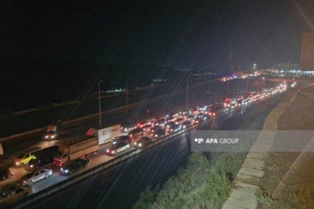 İri qaya parçalarının Bakı Kənar Dairəvi yoluna doğru sürüşməsi müşahidə edilib, ərazi nəzarətə götürülüb - YENİLƏNİB İri qaya parçalarının Bakı Kənar Dairəvi yoluna doğru sürüşməsi müşahidə edilib, ərazi nəzarətə götürülüb - YENİLƏNİB