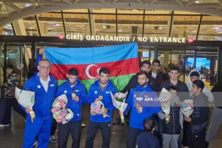 Yunan-Roma güləşi üzrə millimiz bu gün Vətənə qayıdıb - FOTOLAR Yunan-Roma güləşi üzrə millimiz bu gün Vətənə qayıdıb - FOTOLAR