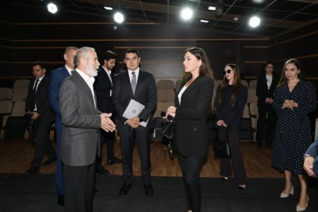 Mehriban Əliyeva və ailə üzvləri Pantomim Teatrının binasında mövcud vəziyyətlə tanış olublar - FOTO Mehriban Əliyeva və ailə üzvləri Pantomim Teatrının binasında mövcud vəziyyətlə tanış olublar - FOTO