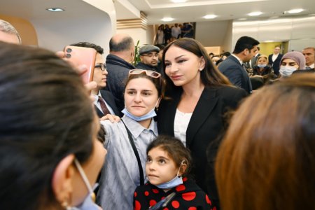 Birinci vitse-prezident Mehriban Əliyeva Talassemiya Mərkəzində olub - FOTO