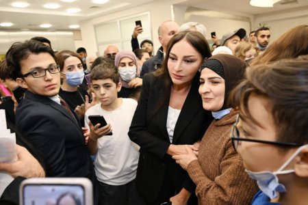 Birinci vitse-prezident Mehriban Əliyeva Talassemiya Mərkəzində olub - FOTO