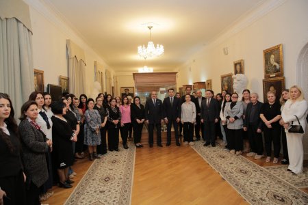 Mədəniyyət naziri Milli Azərbaycan Ədəbiyyatı Muzeyinin kollektivi ilə görüşüb - FOTO