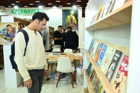 İstanbul sərgisində Azərbaycan yazarlarının iştirakı ilə ədəbi müzakirələr və imza mərasimi keçirilib İstanbul sərgisində Azərbaycan yazarlarının iştirakı ilə ədəbi müzakirələr və imza mərasimi keçirilib
