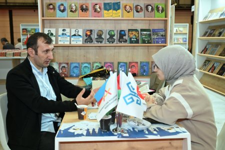 İstanbul sərgisində Azərbaycan yazarlarının iştirakı ilə ədəbi müzakirələr və imza mərasimi keçirilib İstanbul sərgisində Azərbaycan yazarlarının iştirakı ilə ədəbi müzakirələr və imza mərasimi keçirilib