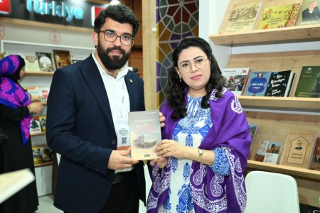 İstanbul sərgisində Azərbaycan yazarlarının iştirakı ilə ədəbi müzakirələr və imza mərasimi keçirilib İstanbul sərgisində Azərbaycan yazarlarının iştirakı ilə ədəbi müzakirələr və imza mərasimi keçirilib