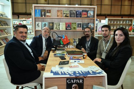 İstanbul sərgisində Azərbaycan yazarlarının iştirakı ilə ədəbi müzakirələr və imza mərasimi keçirilib İstanbul sərgisində Azərbaycan yazarlarının iştirakı ilə ədəbi müzakirələr və imza mərasimi keçirilib