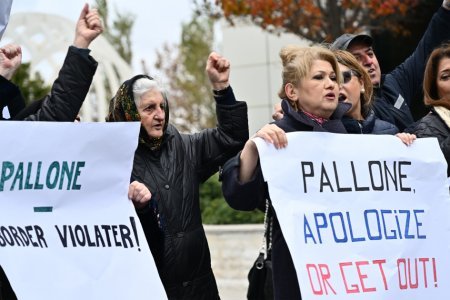 Bakıdan qaçmağa çalışır: Görüşləri ləğv etdi - FOTO Bakıdan qaçmağa çalışır: Görüşləri ləğv etdi - FOTO