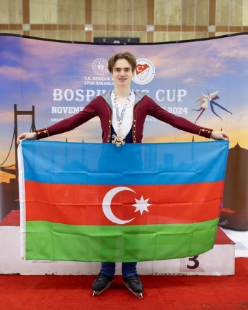 Azərbaycanlı idmançı beynəlxalq fiqurlu konkisürmə yarışında qızıl medal qazanıb - FOTOLAR
