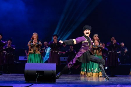 Azərbaycan Dövlət Rəqs Ansamblı Çelyabinskdə festivalda çıxış edib - FOTO