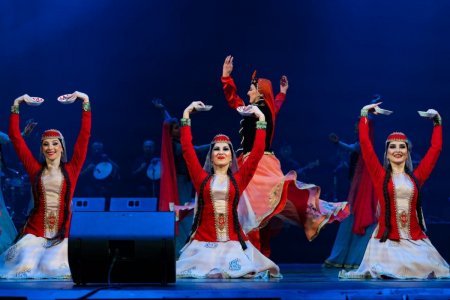 Azərbaycan Dövlət Rəqs Ansamblı Çelyabinskdə festivalda çıxış edib - FOTO