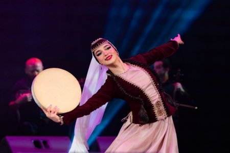 Azərbaycan Dövlət Rəqs Ansamblı Çelyabinskdə festivalda çıxış edib - FOTO
