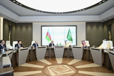 Azərbaycan və Səudiyyə nazirləri ticarət və investisiya artımını sürətləndirməyin yollarını müzakirə ediblər Azərbaycan və Səudiyyə nazirləri ticarət və investisiya artımını sürətləndirməyin yollarını müzakirə ediblər