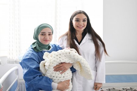 Leyla Əliyeva K.Fərəcova adına Elmi Tədqiqat Pediatriya və Elmi Tədqiqat Mamalıq və Ginekologiya institutlarını ziyarət edib - FOTOLAR