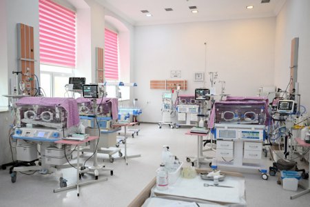 Leyla Əliyeva K.Fərəcova adına Elmi Tədqiqat Pediatriya və Elmi Tədqiqat Mamalıq və Ginekologiya institutlarını ziyarət edib - FOTOLAR