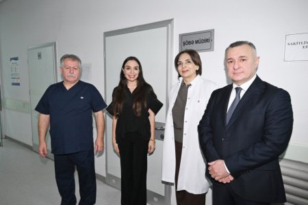 Leyla Əliyeva K.Fərəcova adına Elmi Tədqiqat Pediatriya və Elmi Tədqiqat Mamalıq və Ginekologiya institutlarını ziyarət edib - FOTOLAR