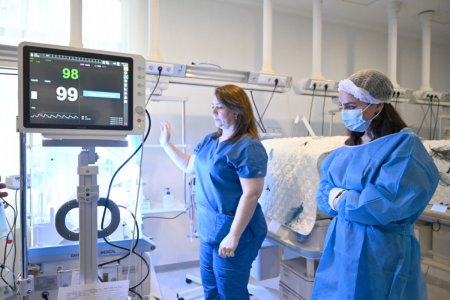 Leyla Əliyeva K.Fərəcova adına Elmi Tədqiqat Pediatriya və Elmi Tədqiqat Mamalıq və Ginekologiya institutlarını ziyarət edib - FOTOLAR