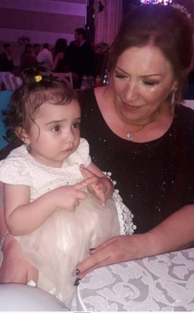 YÜKSƏK ANALIQ KEYFİYYƏTİ, AİLƏSİNƏ VƏ DOSTLARINA SƏDAQƏTİ İLƏ SEÇİLƏN ƏSLİ XANIM - FOTO YÜKSƏK ANALIQ KEYFİYYƏTİ, AİLƏSİNƏ VƏ DOSTLARINA SƏDAQƏTİ İLƏ SEÇİLƏN ƏSLİ XANIM - FOTO