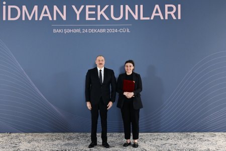 Prezident bu idmançılara ev verdi - Fotolar Prezident bu idmançılara ev verdi - Fotolar