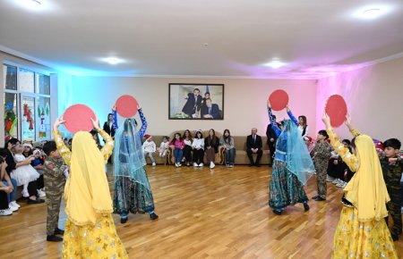 Bakı Media Mərkəzinin rəhbəri Arzu Əliyeva 2 saylı Uşaq evi sosial xidmət müəssisəsində uşaqları ziyarət edib - FOTOLAR