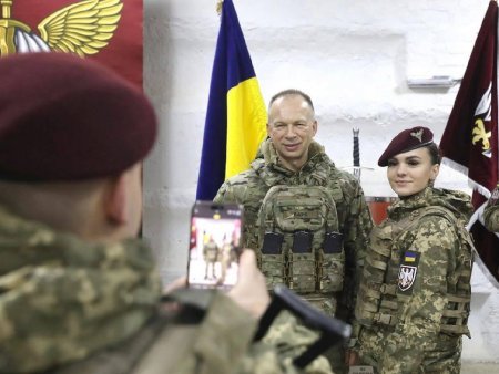 Ukrayna SQ-nin baş komandanı Kursk istiqamətinə səfər edib - FOTOLAR