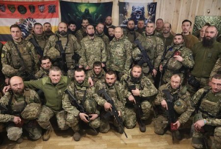 Ukrayna SQ-nin baş komandanı Kursk istiqamətinə səfər edib - FOTOLAR