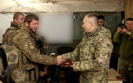 Ukrayna SQ-nin baş komandanı Kursk istiqamətinə səfər edib - FOTOLAR